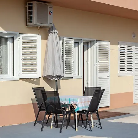 Apartment Iva Vranjes *