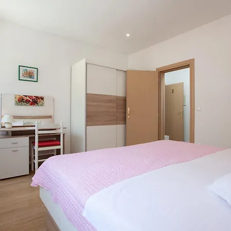 Iva Vranjes Apartment Makarska